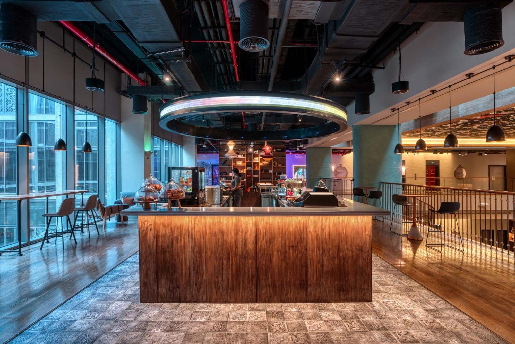 25Hours Hotel Dubai One Central المظهر الخارجي الصورة The bar at the 10th floor